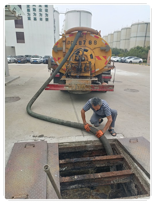 张湾隔油池清掏