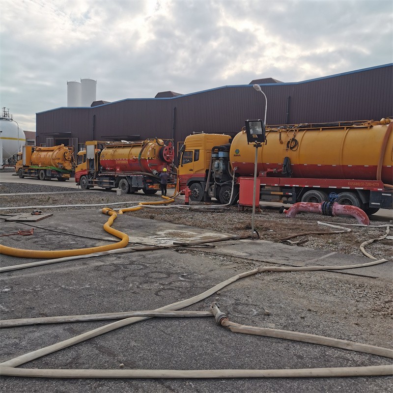 张湾污水池清理