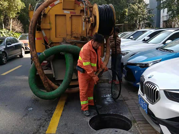 张湾排污管道清淤