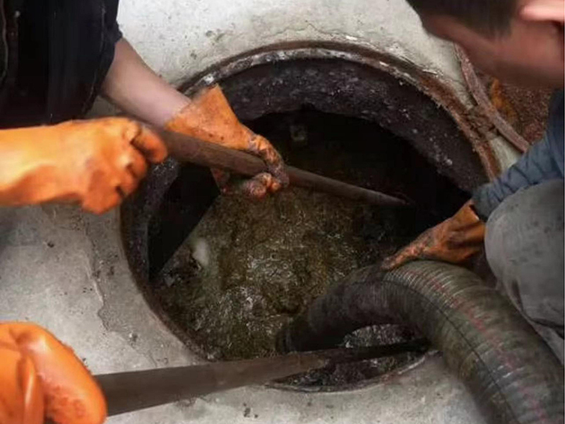 张湾清理化粪池时如何避免沼气的危害？